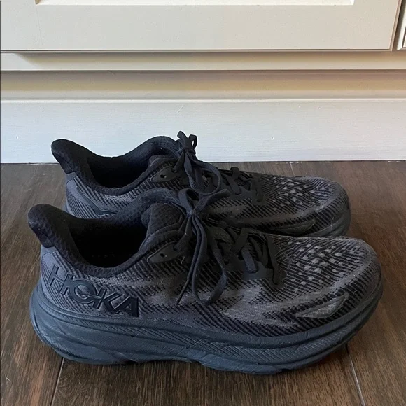 Like NEW! HOKA CLIFTON 9 SNEAKERS - Picture 6 of 10